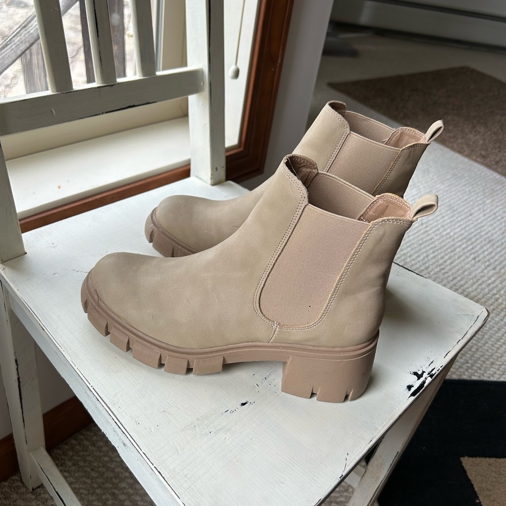 Women’s platform boots